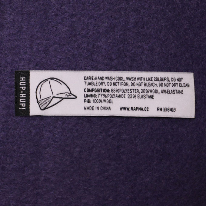耐久財によって型抜きされる編まれた服装のラベルはスポーツ・ウェアのための名前のラベルの札で/縫います