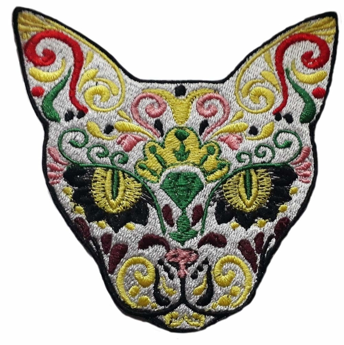 方法設計によって刺繍される布は衣類のための葉の花に記章を付けます